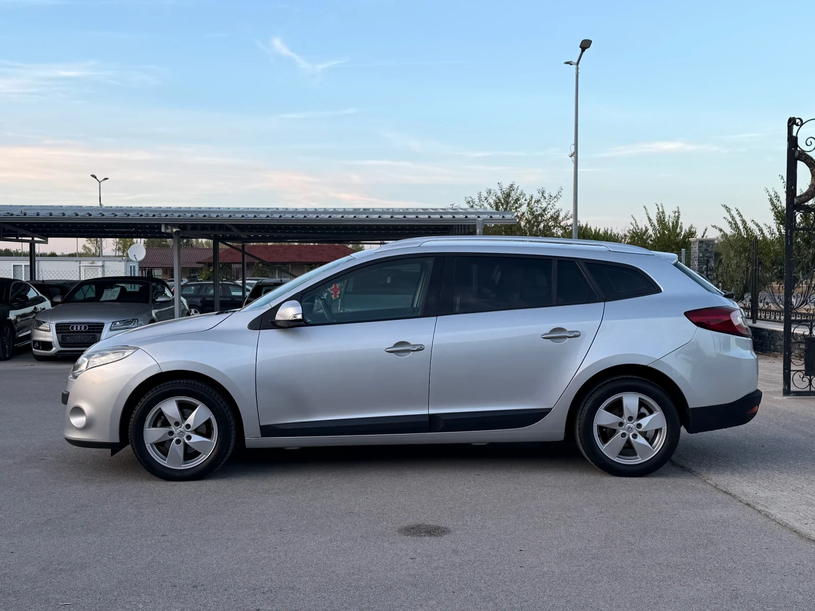 Renault Megane 1.5DCI ИТАЛИЯ НАВИ EURO 5B, снимка 2 - Автомобили и джипове - 56202666