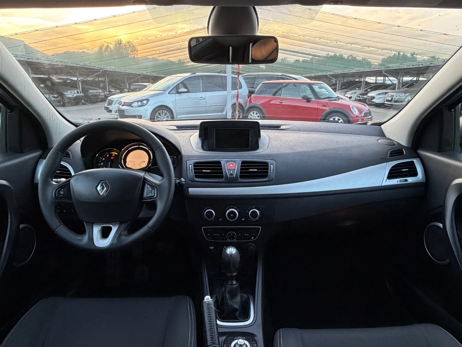 Renault Megane 1.5DCI ИТАЛИЯ НАВИ EURO 5B, снимка 11 - Автомобили и джипове - 56202666