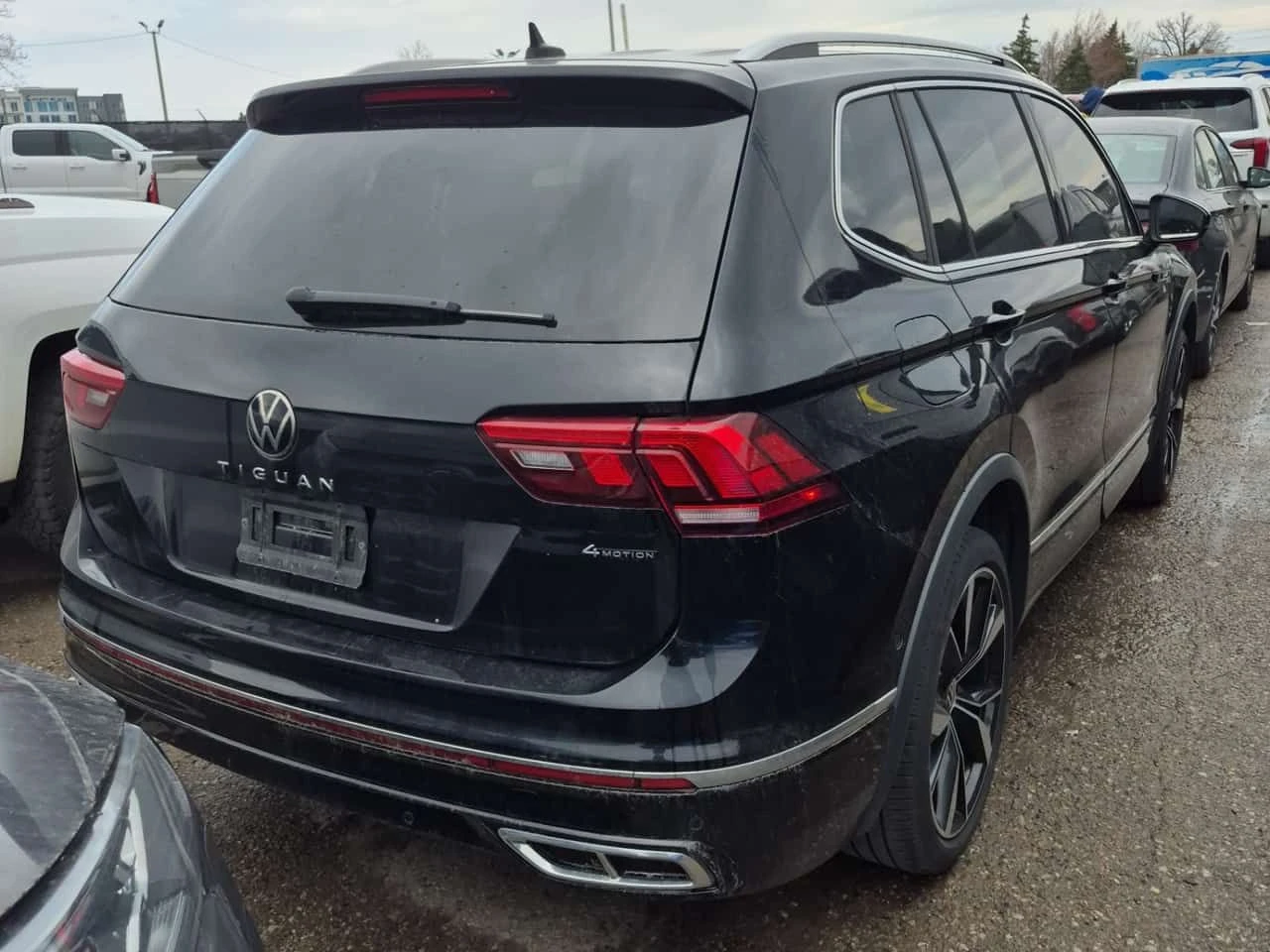 VW Tiguan * HIGHLINE R LINE * CARFAX * ПАНОРАМА * ОБДУХВАНЕ , снимка 3 - Автомобили и джипове - 54455457