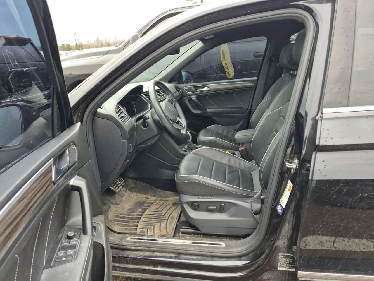 VW Tiguan * HIGHLINE R LINE * CARFAX * ПАНОРАМА * ОБДУХВАНЕ , снимка 5 - Автомобили и джипове - 54455457