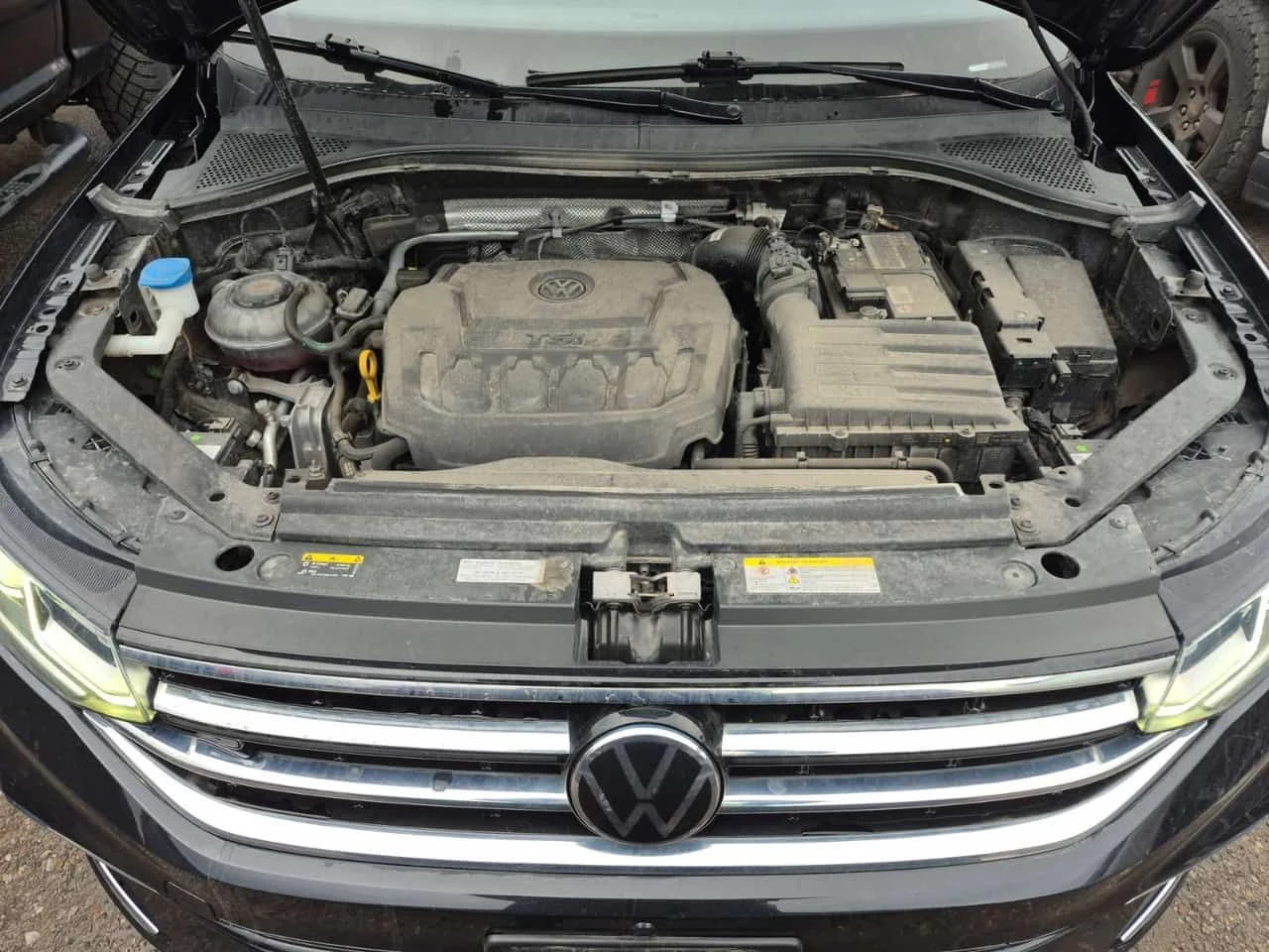 VW Tiguan * HIGHLINE R LINE * CARFAX * ПАНОРАМА * ОБДУХВАНЕ , снимка 17 - Автомобили и джипове - 54455457