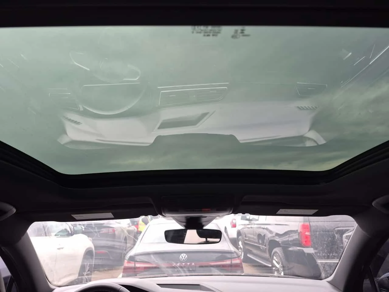 VW Tiguan * HIGHLINE R LINE * CARFAX * ПАНОРАМА * ОБДУХВАНЕ , снимка 13 - Автомобили и джипове - 54455457
