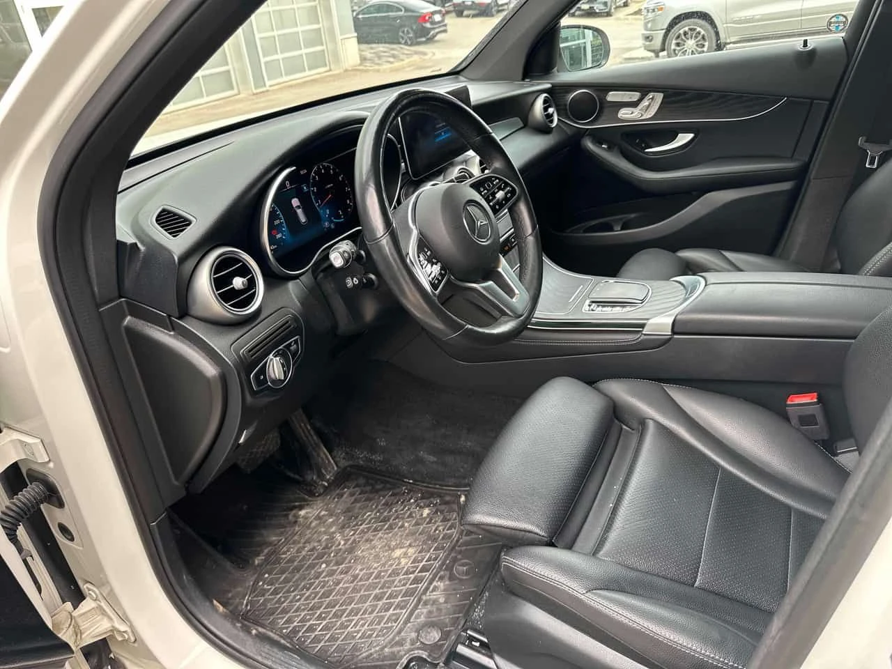Mercedes-Benz GLC 300 ПОДГРЕВИ * ПАНО * KEYLESS * CARFAX, снимка 5 - Автомобили и джипове - 54624022