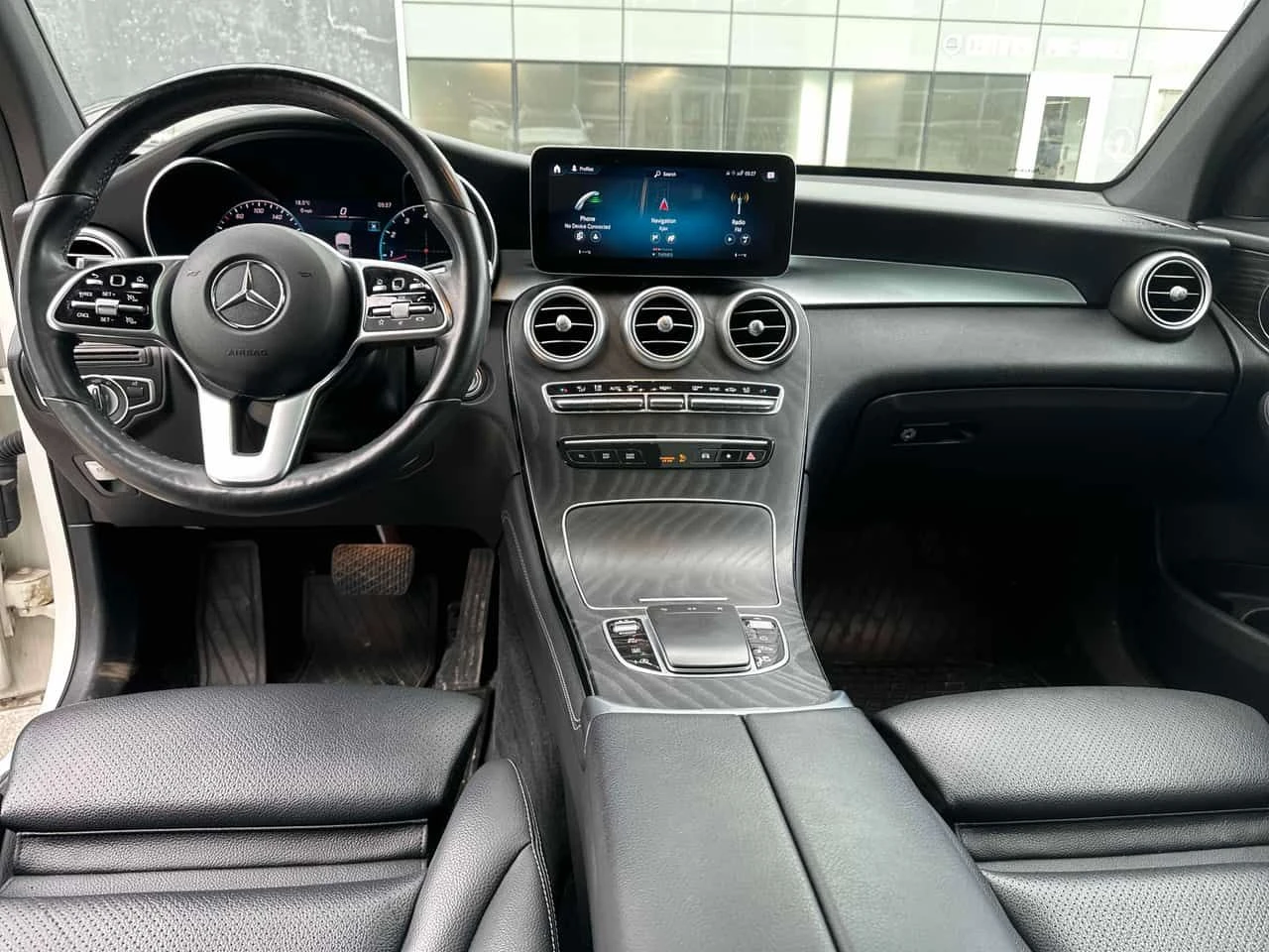 Mercedes-Benz GLC 300 ПОДГРЕВИ * ПАНО * KEYLESS * CARFAX, снимка 9 - Автомобили и джипове - 54624022
