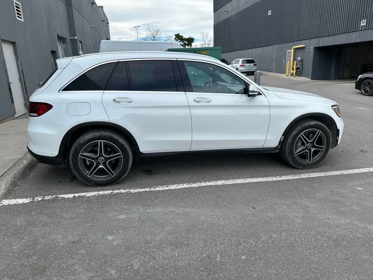 Mercedes-Benz GLC 300 ПОДГРЕВИ * ПАНО * KEYLESS * CARFAX, снимка 3 - Автомобили и джипове - 54624022