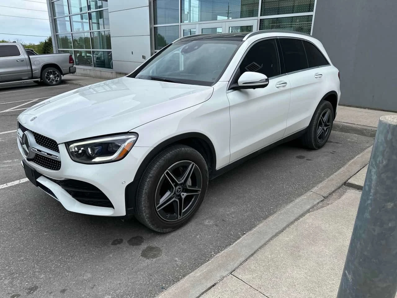 Mercedes-Benz GLC 300 ПОДГРЕВИ * ПАНО * KEYLESS * CARFAX, снимка 2 - Автомобили и джипове - 54624022