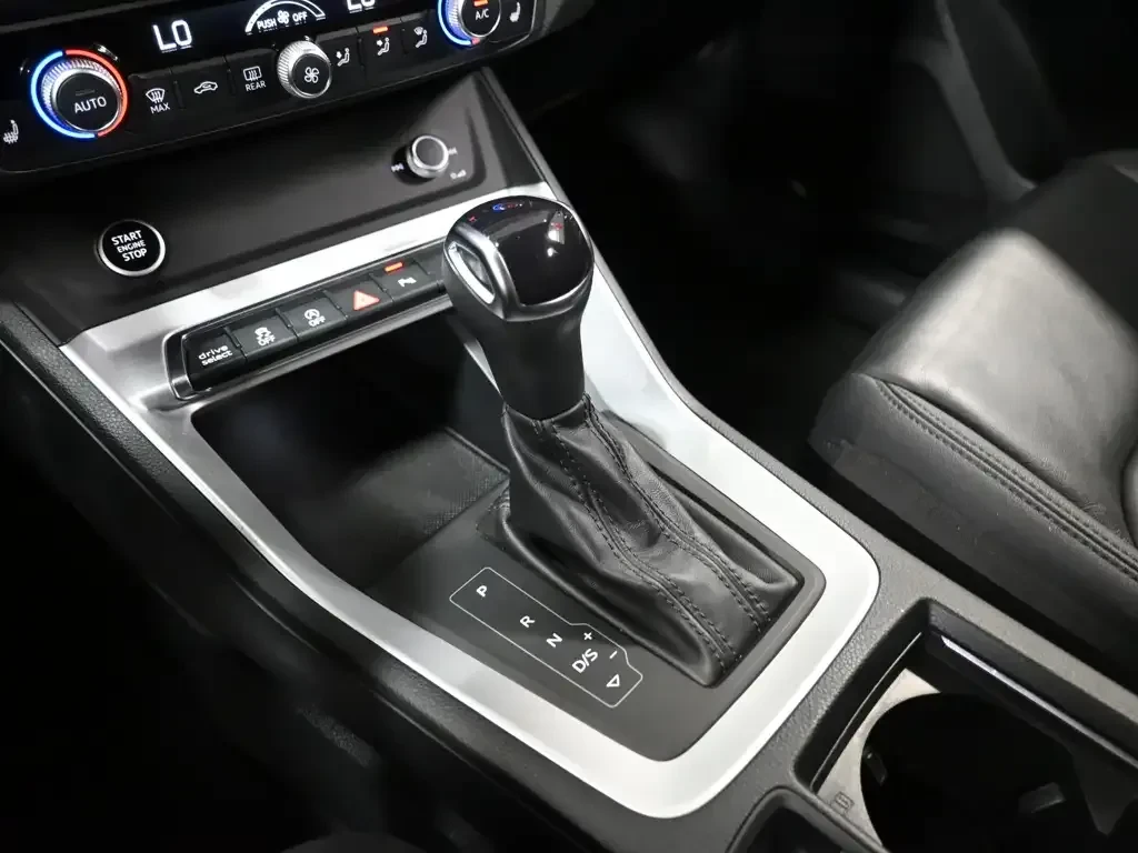 Audi Q3 Premium Plus 40 TFSI* CARPLAY* CARFAX* ПАНОРАМА, снимка 14 - Автомобили и джипове - 56119252