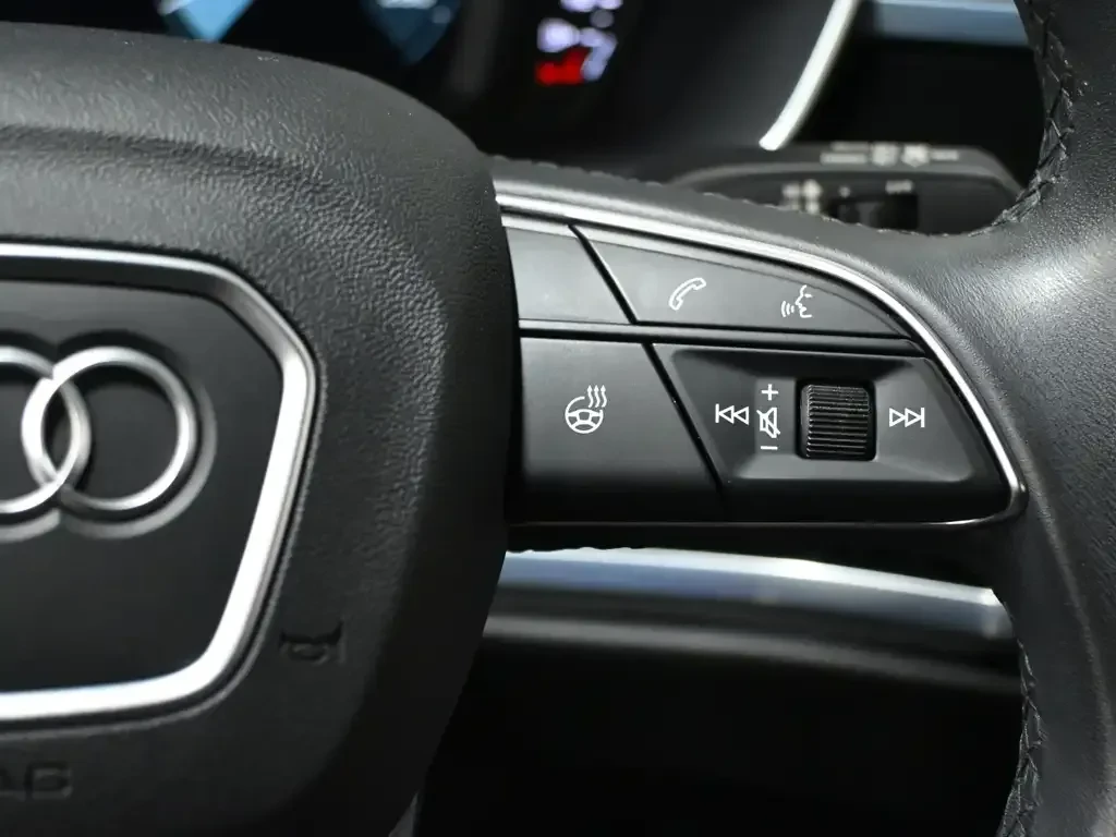 Audi Q3 Premium Plus 40 TFSI* CARPLAY* CARFAX* ПАНОРАМА, снимка 11 - Автомобили и джипове - 56119252