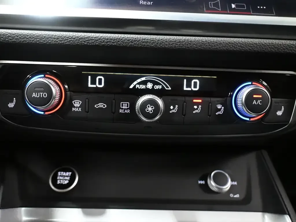 Audi Q3 Premium Plus 40 TFSI* CARPLAY* CARFAX* ПАНОРАМА, снимка 13 - Автомобили и джипове - 56119252