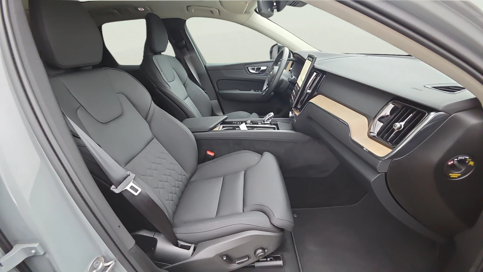 Volvo XC60 2.0 T8 Phev, снимка 9 - Автомобили и джипове - 56714994