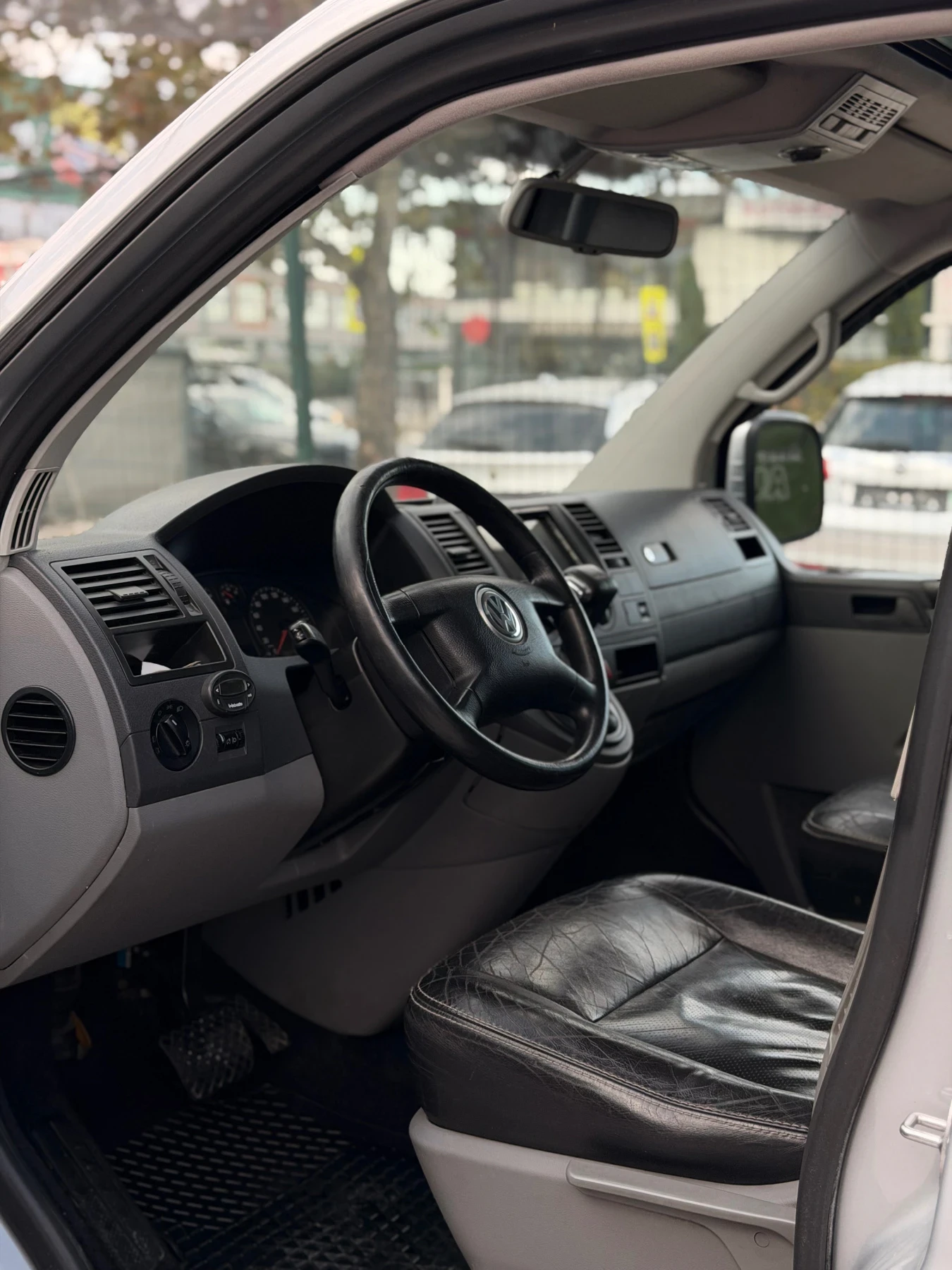 VW Transporter T5 2.5 TDI SILVER EDITION, снимка 14 - Бусове и автобуси - 56441855