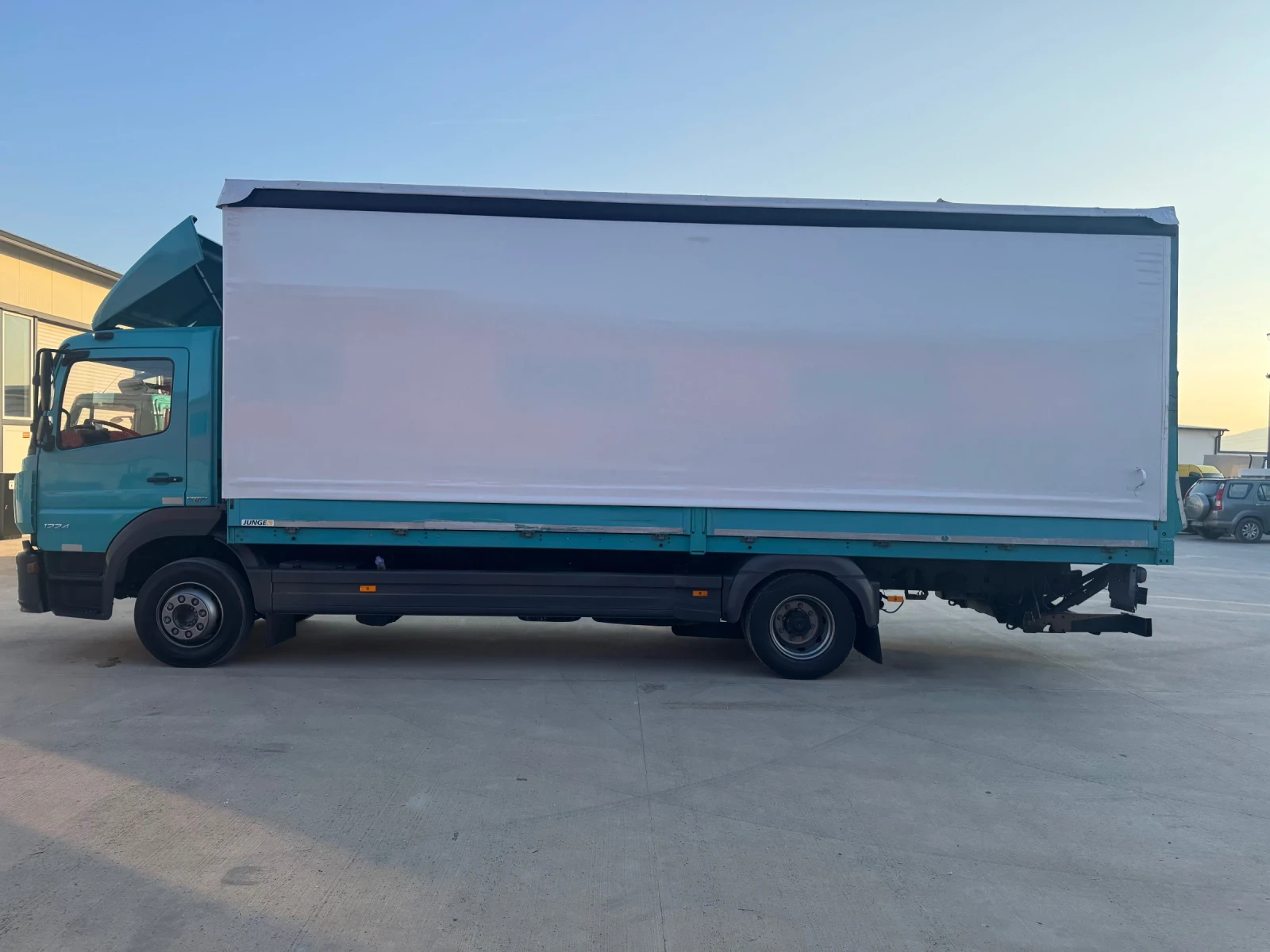 Mercedes-Benz Atego 1224 РЪЧНА FULL ЕКСТРИ КАТО НОВ, снимка 3 - Камиони - 53748221