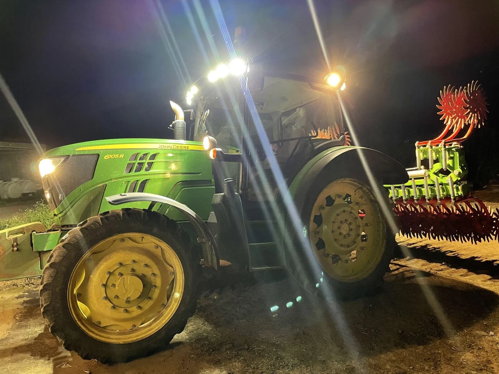 Трактор John Deere 6105R IVT , снимка 11 - Селскостопанска техника - 56350171