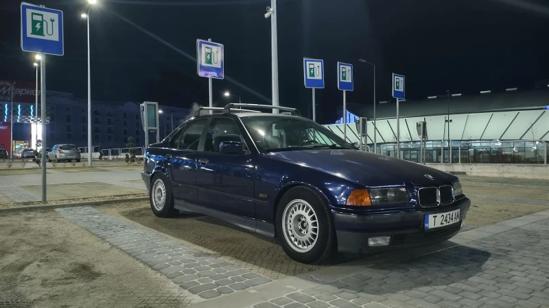 BMW 320 320i, снимка 1 - Автомобили и джипове - 49030594