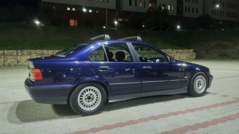 BMW 320 320i, снимка 1 - Автомобили и джипове - 46410573