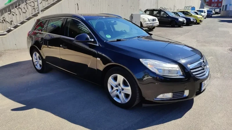 Opel Insignia, снимка 1 - Автомобили и джипове - 48985572