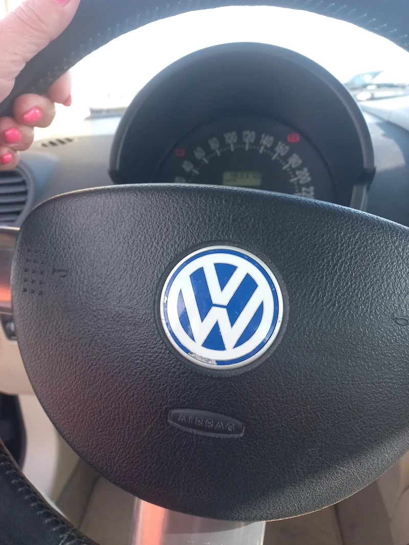 VW Beetle 1, 8 i, снимка 7 - Автомобили и джипове - 52000183