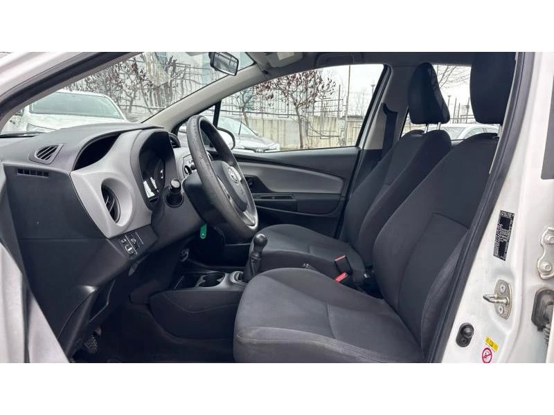Toyota Yaris 1.0P CREA 5MT, снимка 12 - Автомобили и джипове - 53434374