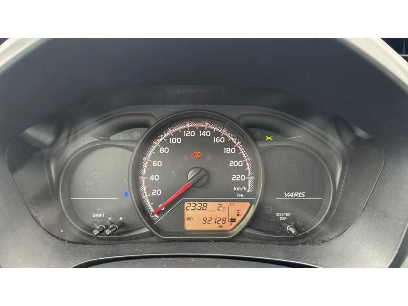 Toyota Yaris 1.0P CREA 5MT, снимка 14 - Автомобили и джипове - 53434374