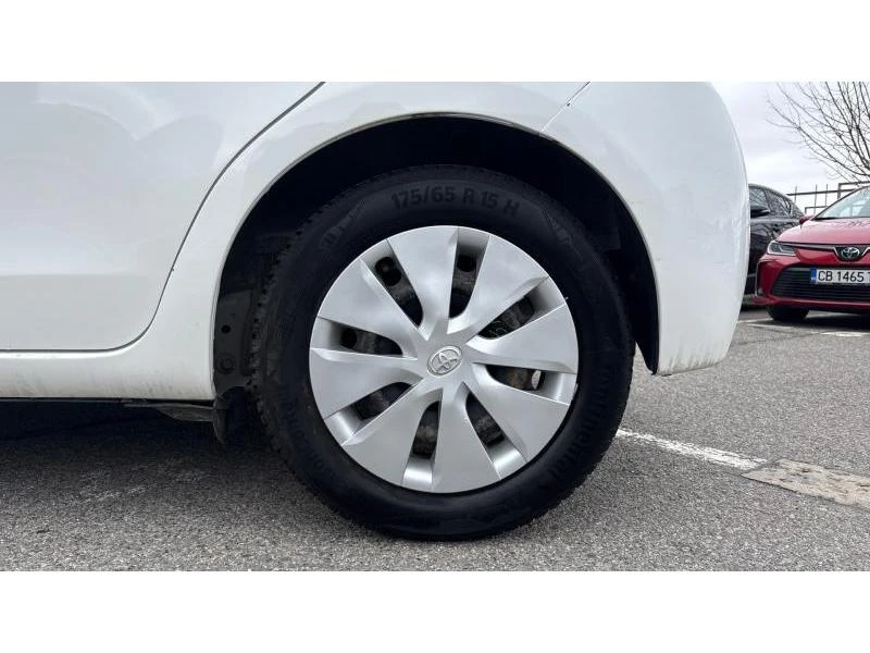 Toyota Yaris 1.0P CREA 5MT, снимка 16 - Автомобили и джипове - 53434374