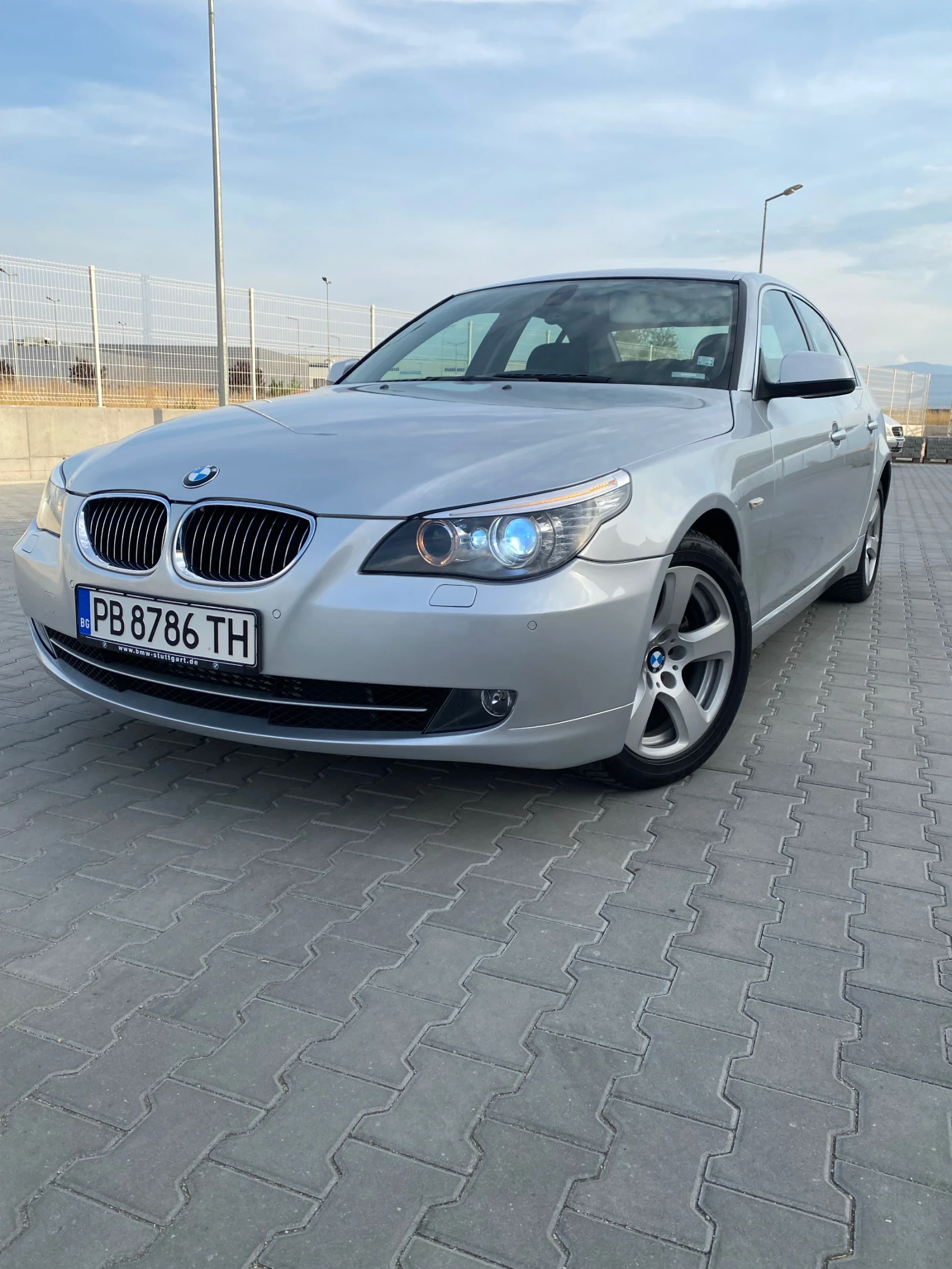 BMW 525 d 3.0 197к.с.CIC - изображение 2