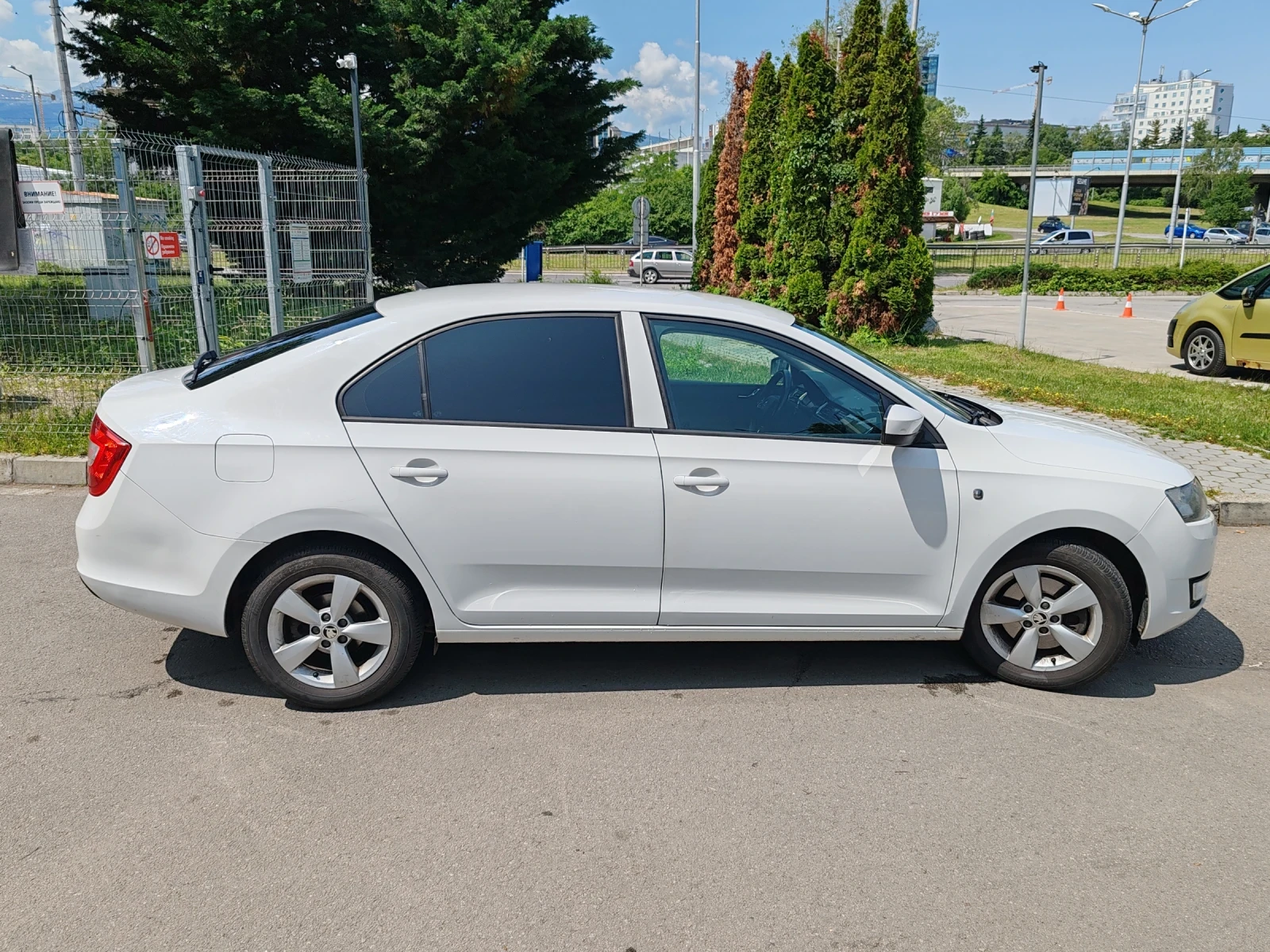 Skoda Rapid Обслужена, Винетка, ГТП, Гражданска, 4+ 4 Гуми - изображение 4