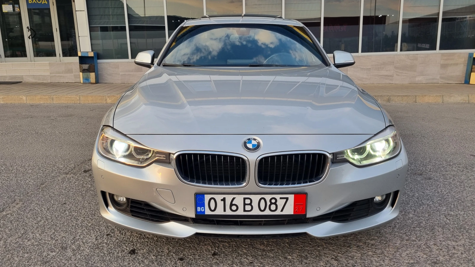 BMW 335 Head up, Keyless Navi, Distronik, Xenon  На задно! - изображение 2