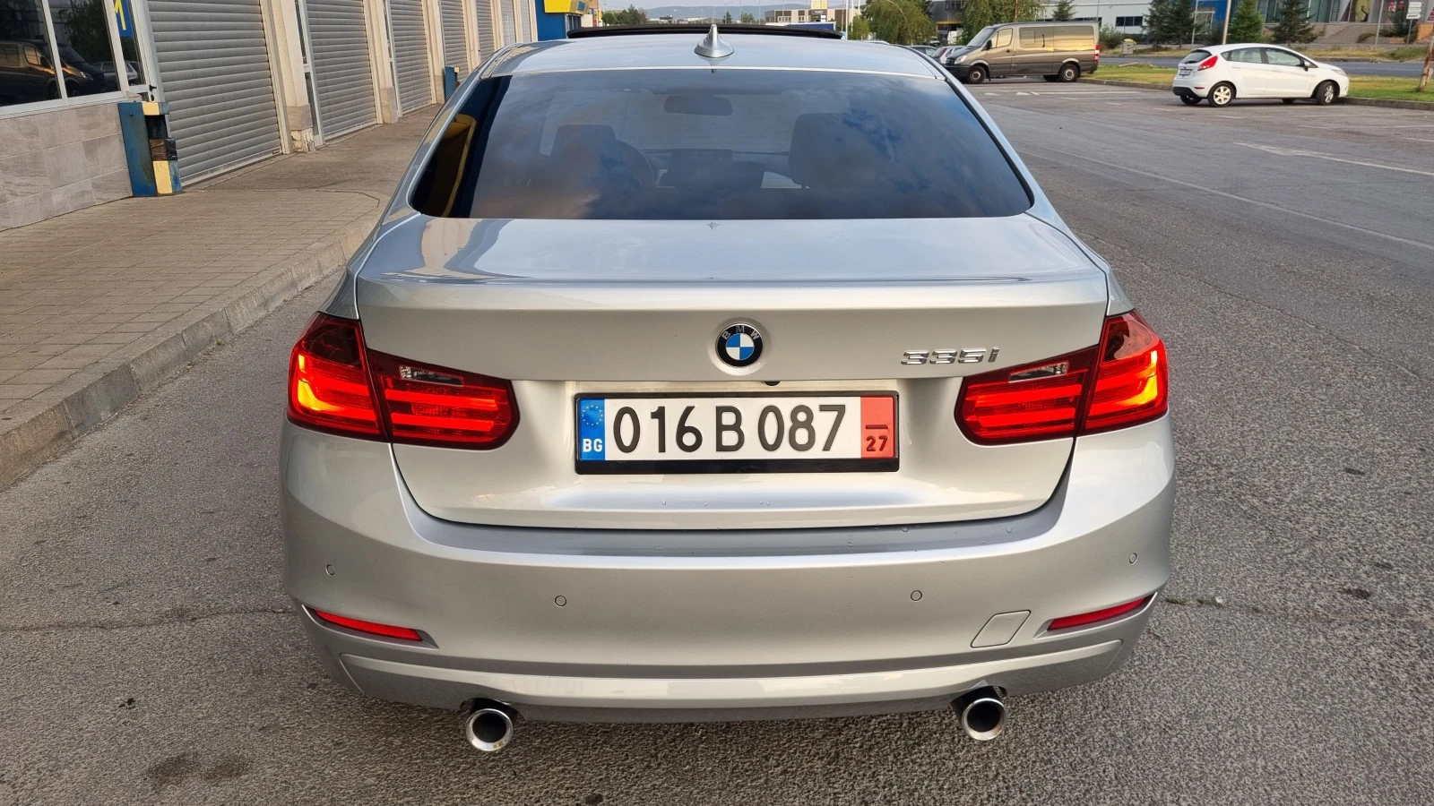 BMW 335 Head up, Keyless Navi, Distronik, Xenon  На задно! - изображение 5