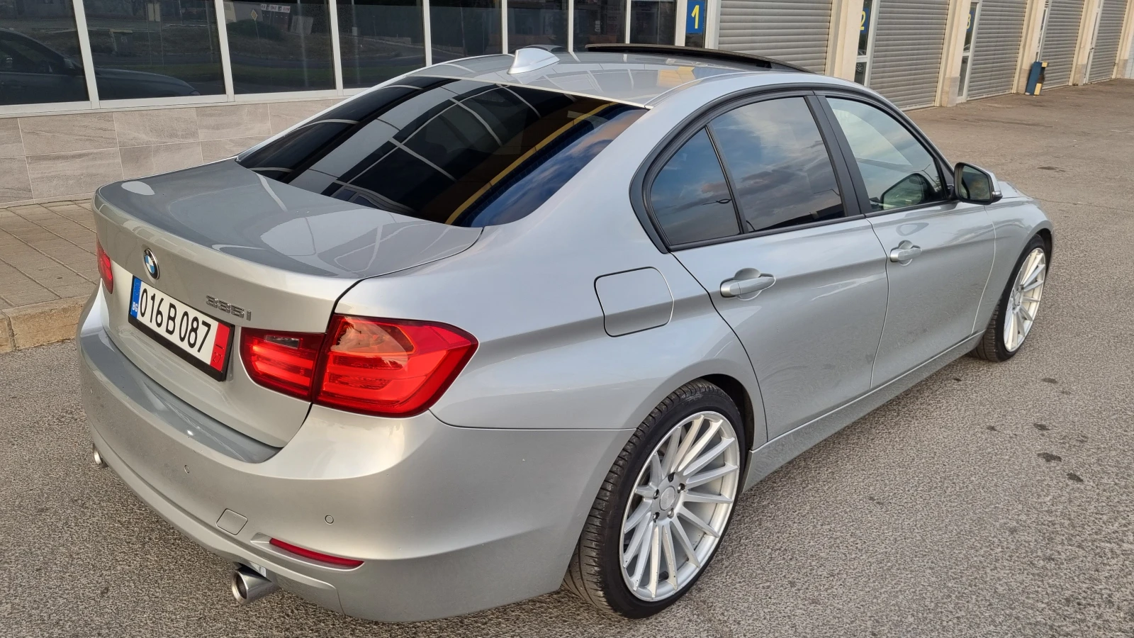 BMW 335 Head up, Keyless Navi, Distronik, Xenon  На задно! - изображение 7