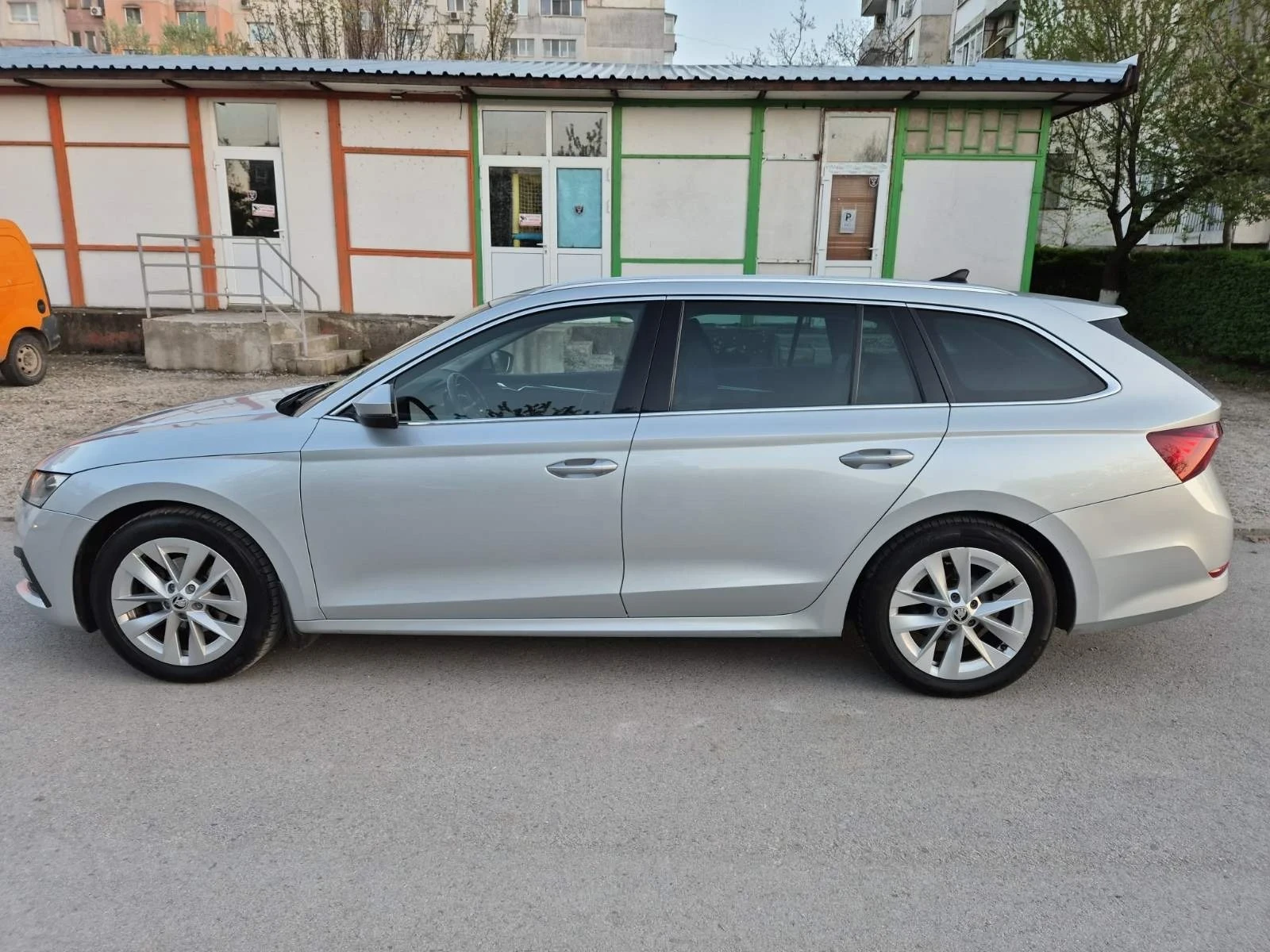 Skoda Octavia 1.5 TSI Бензин/Метан , снимка 13 - Автомобили и джипове - 54326201
