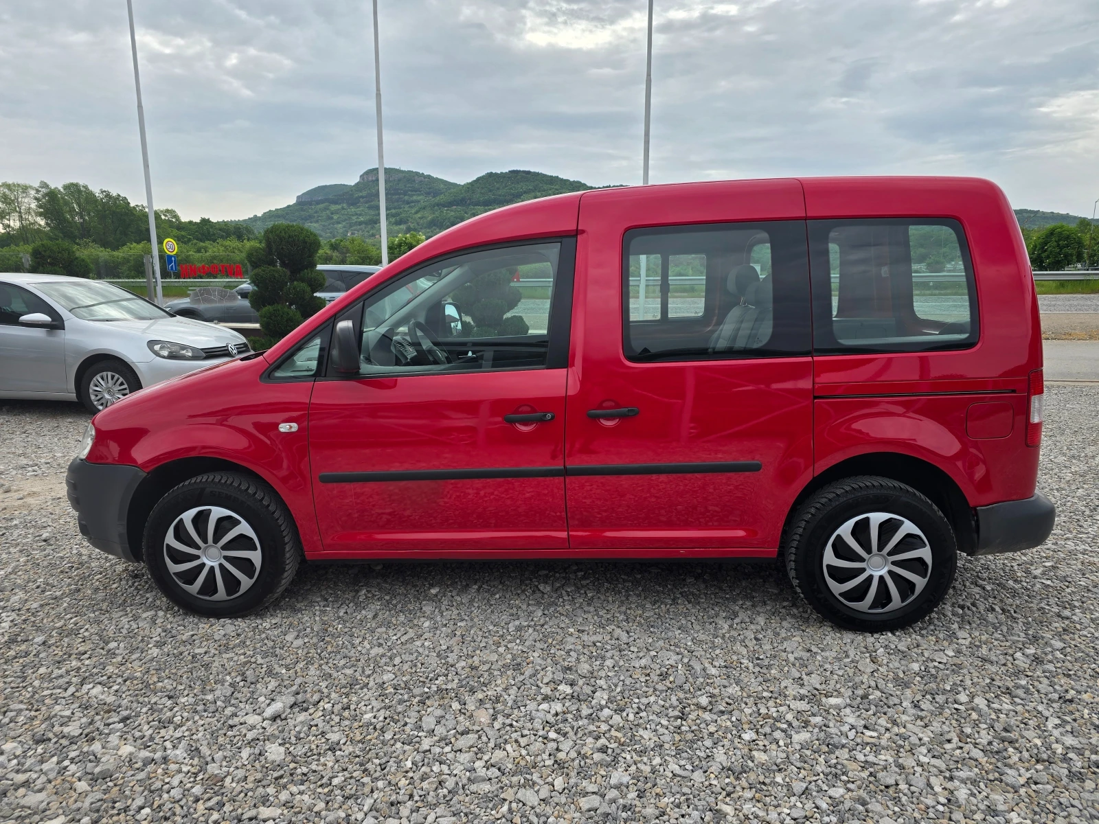VW Caddy 1.4 БЕНЗИН ! ! РЕАЛНИ КИЛОМЕТРИ, снимка 4 - Автомобили и джипове - 54481367