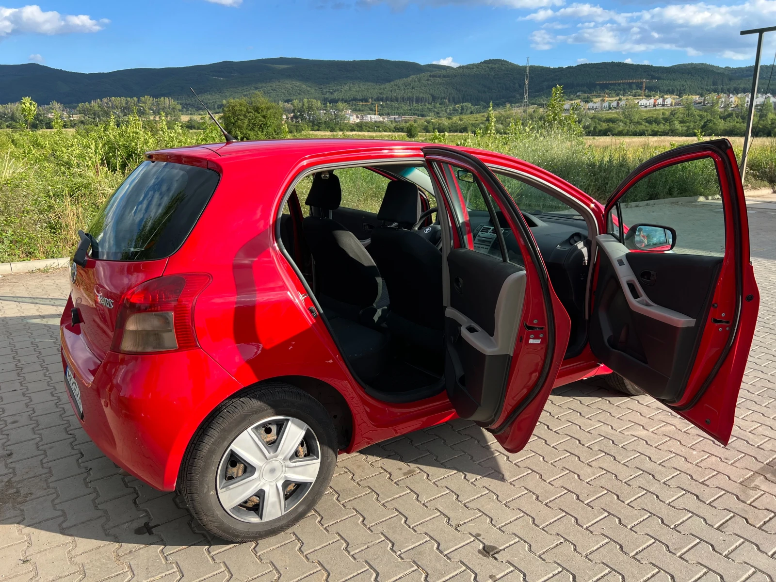 Toyota Yaris VVT-i, снимка 4 - Автомобили и джипове - 55325175