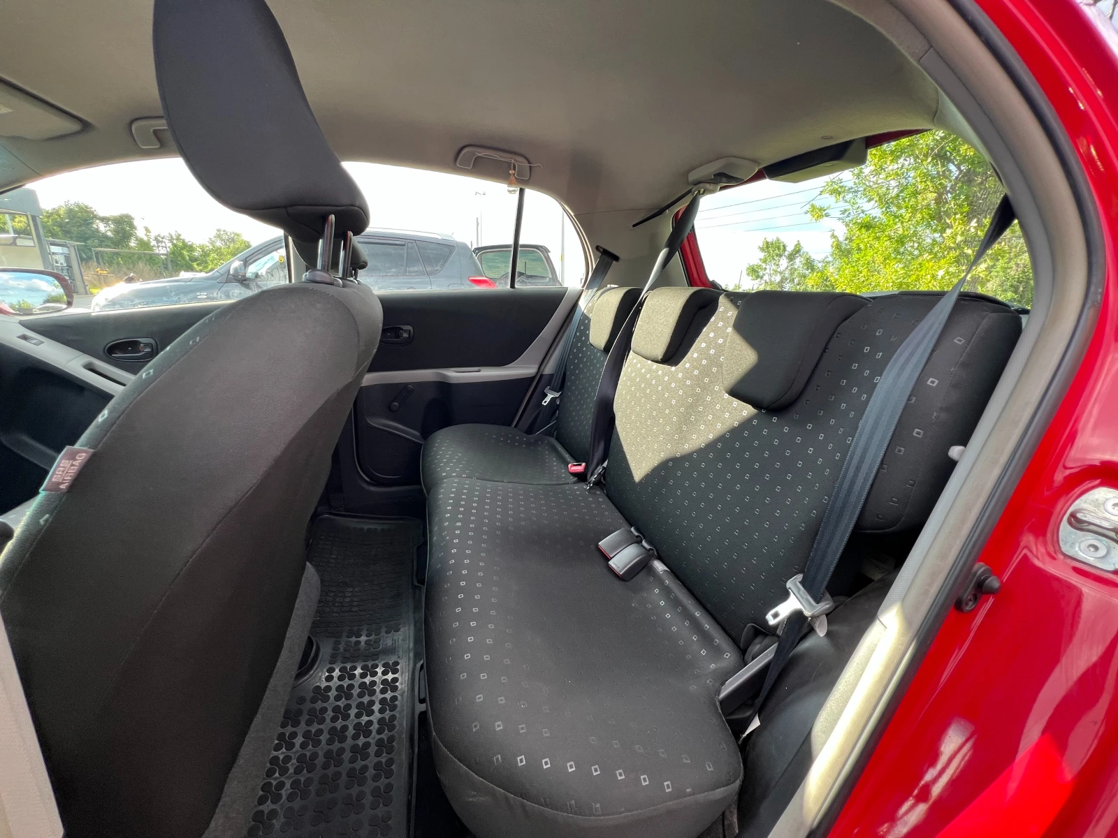 Toyota Yaris VVT-i, снимка 9 - Автомобили и джипове - 55325175