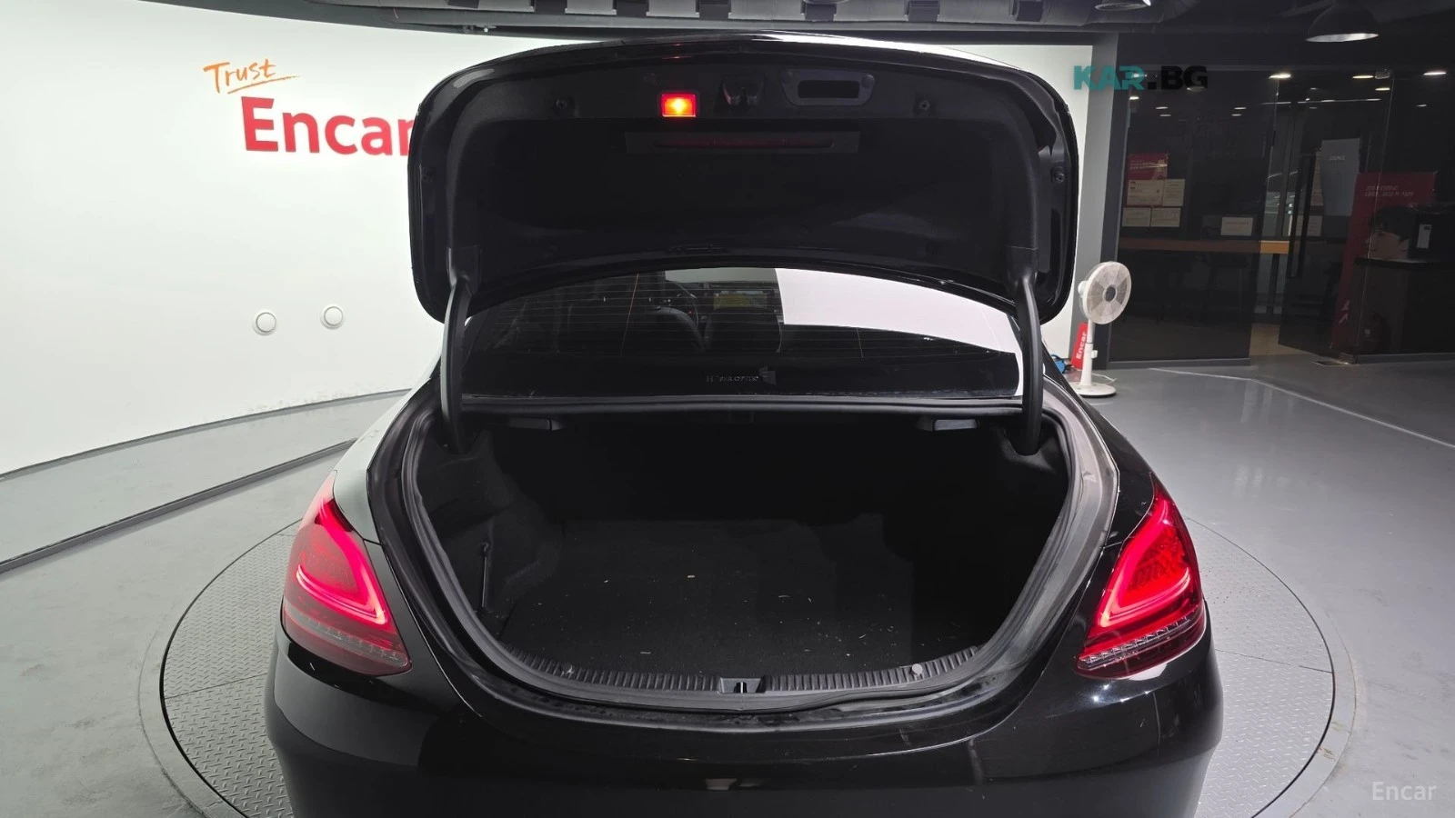 Mercedes-Benz C 220 4MATIC AMG* КОЖА* НАВИ* ПАНО, снимка 17 - Автомобили и джипове - 55413251