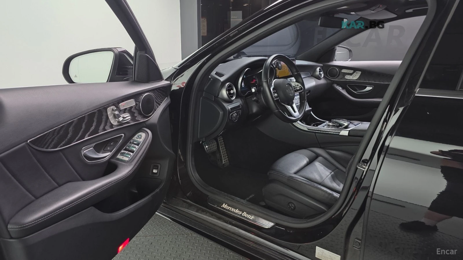Mercedes-Benz C 220 4MATIC AMG* КОЖА* НАВИ* ПАНО, снимка 9 - Автомобили и джипове - 55413251