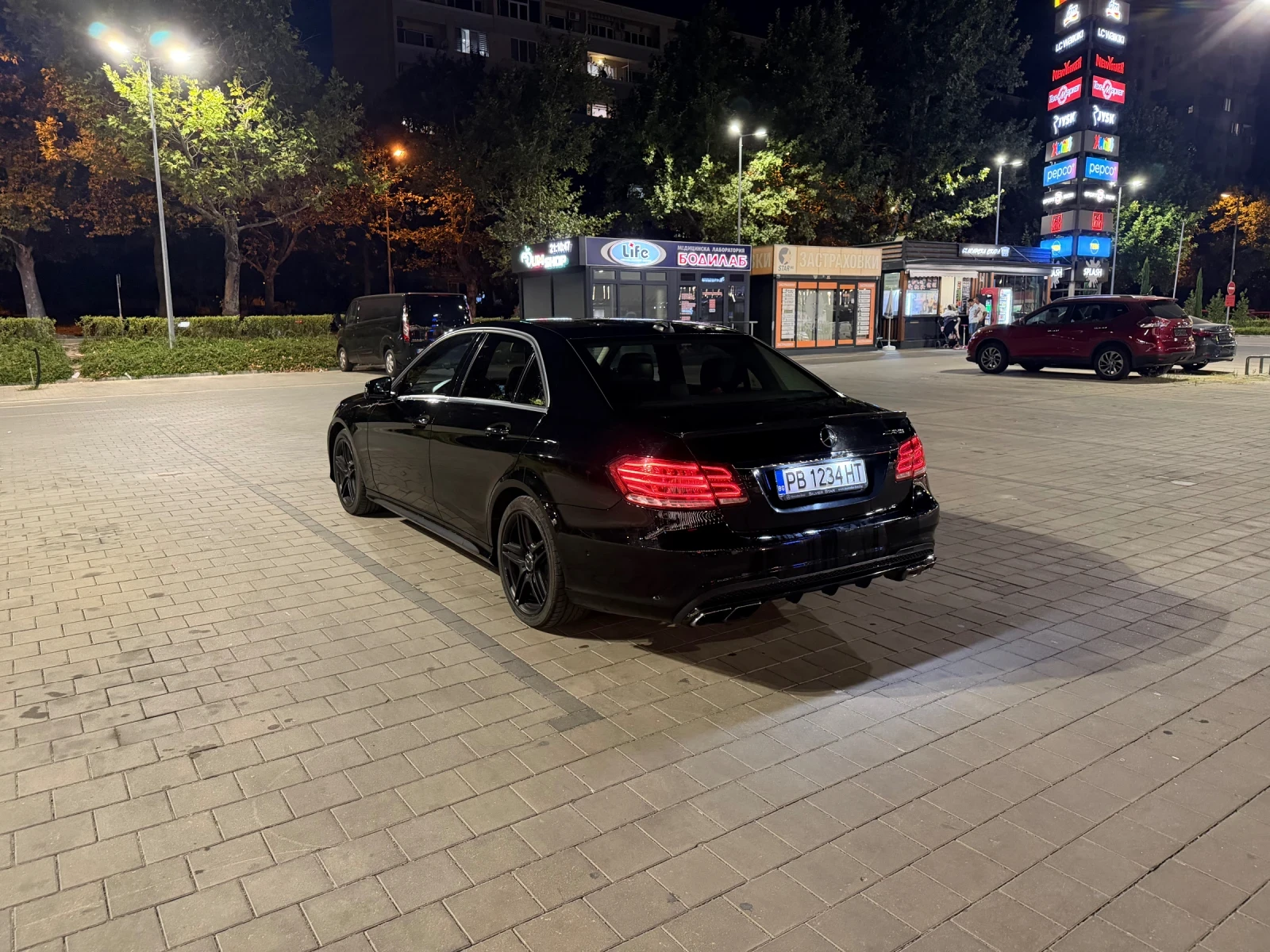 Mercedes-Benz E 200 Amg line, снимка 3 - Автомобили и джипове - 55836587