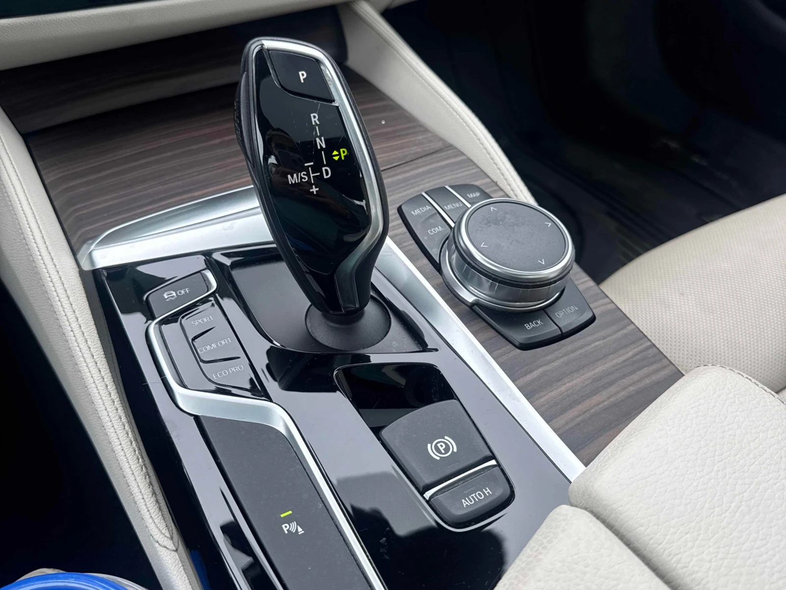 BMW 530 * 530i xDrive * ОБДУХВАНЕ* МАСАЖ* CARFAX* , снимка 15 - Автомобили и джипове - 55902770