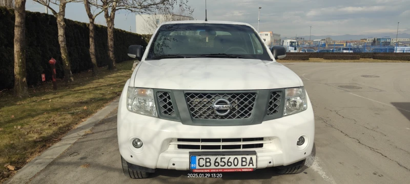 Nissan Navara 2.5 dci, снимка 7 - Автомобили и джипове - 49167365