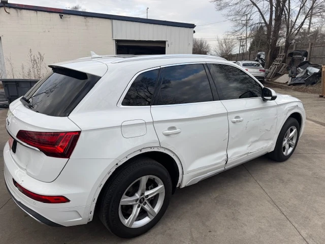 Audi Q5 2.0T* PREMIUM* FACELIFT* КАМЕРА* ПОДГРЕВ* МЪРТВ* Т, снимка 3 - Автомобили и джипове - 48726991