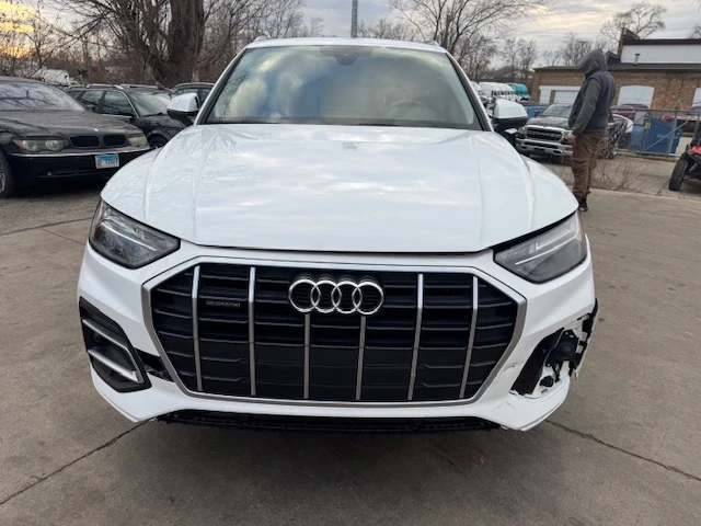 Audi Q5 2.0T* PREMIUM* FACELIFT* КАМЕРА* ПОДГРЕВ* МЪРТВ* Т, снимка 5 - Автомобили и джипове - 48726991