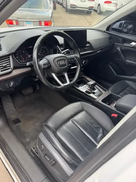 Audi Q5 2.0T* PREMIUM* FACELIFT* КАМЕРА* ПОДГРЕВ* МЪРТВ* Т, снимка 7 - Автомобили и джипове - 48726991