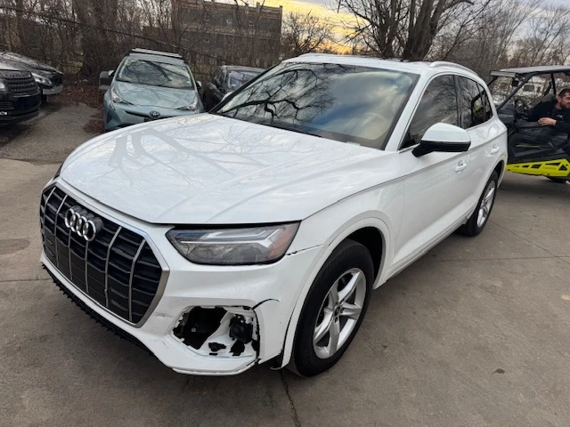 Audi Q5 2.0T* PREMIUM* FACELIFT* КАМЕРА* ПОДГРЕВ* МЪРТВ* Т, снимка 4 - Автомобили и джипове - 48726991