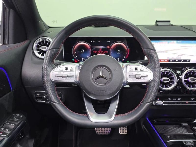 Mercedes-Benz GLA GLA250 4MATIC| 224к.с.| ВКЛ.ТЕХНОТЕСТ, снимка 13 - Автомобили и джипове - 55172378