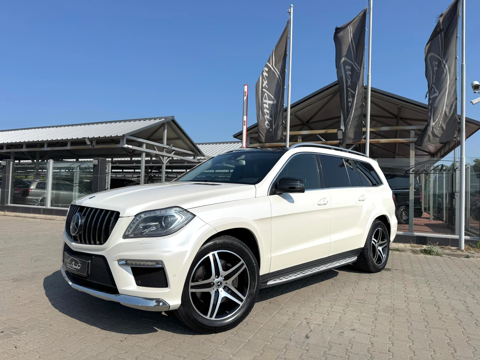 Mercedes-Benz GL 350 CDI#4MATIC#AMG#PANORAMA#DISTR#CAMERA#AIRMAT#7МЕСТА - изображение 2