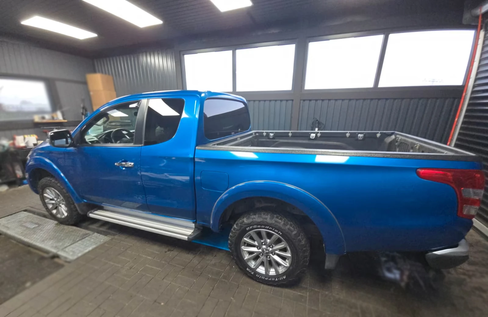 Mitsubishi L200 PLUS CLUB CAB/181HP/4X4/CAM/165h, снимка 2 - Автомобили и джипове - 53916749