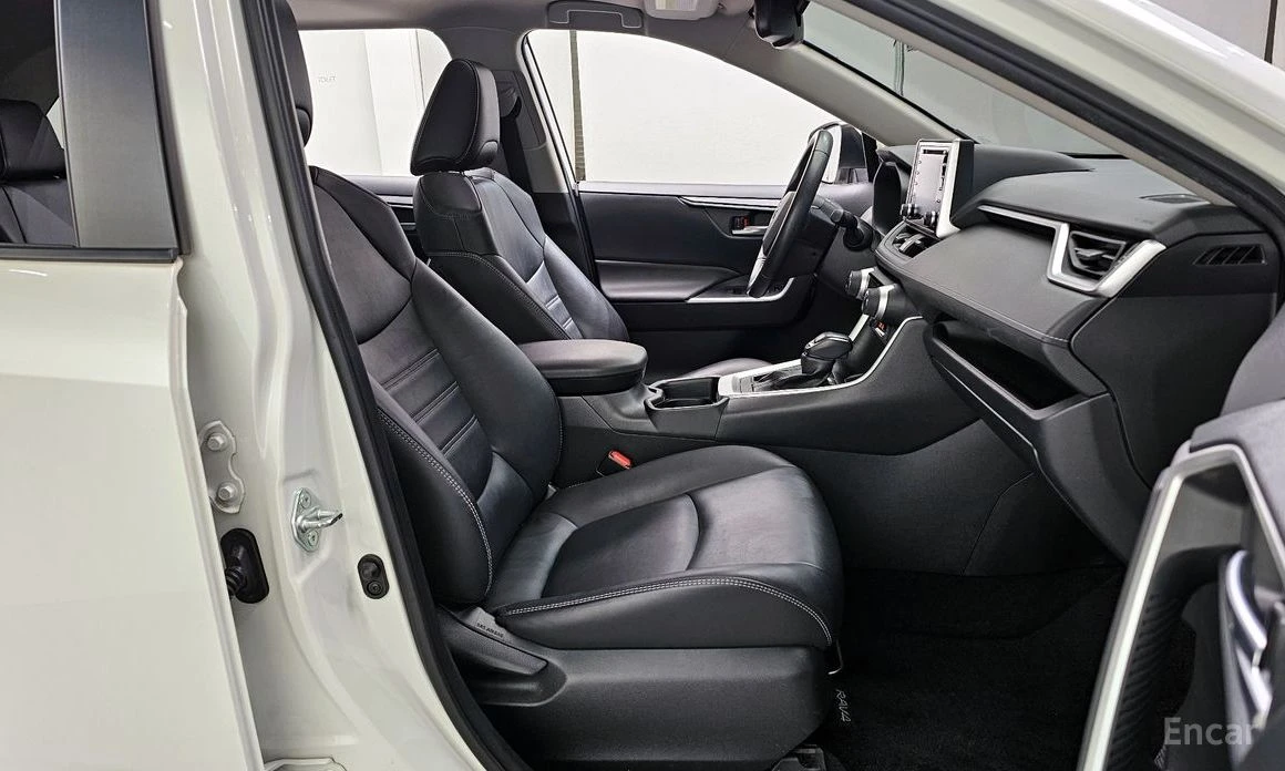 Toyota Rav4 КОЖА* 4 ПОДГРЕВА* ПАНОРАМА* ДВА КЛЮЧА, снимка 11 - Автомобили и джипове - 53979092