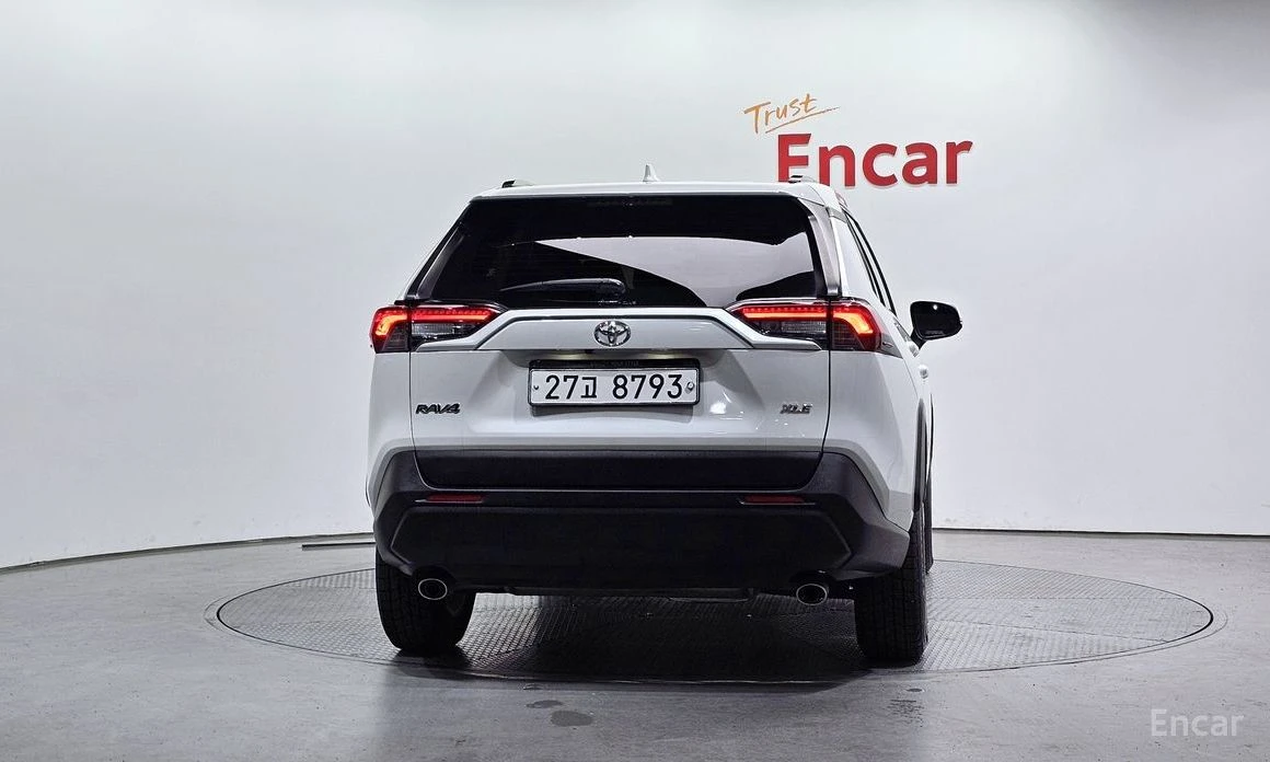 Toyota Rav4 КОЖА* 4 ПОДГРЕВА* ПАНОРАМА* ДВА КЛЮЧА, снимка 4 - Автомобили и джипове - 53979092