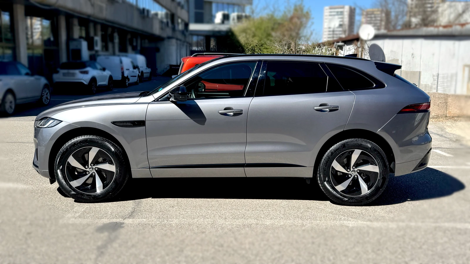 Jaguar F-PACE /R-DYNAMIC/ГАРАНЦИЯ 2028/ОПЦИЯ ЛИЗИНГ, снимка 7 - Автомобили и джипове - 54136286