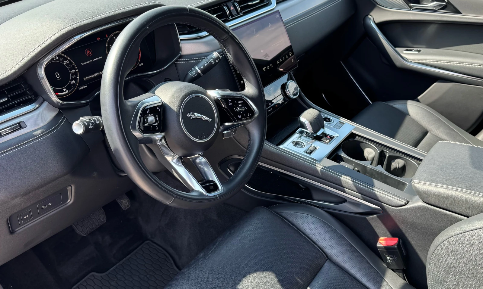 Jaguar F-PACE /R-DYNAMIC/ГАРАНЦИЯ 2028/ОПЦИЯ ЛИЗИНГ, снимка 8 - Автомобили и джипове - 54136286