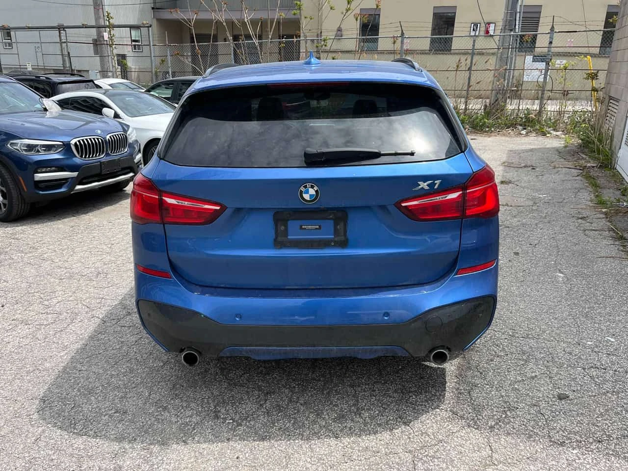 BMW X1 | M ПАКЕТ | HUD | CARFAX | ПОДГРЕВ | + ГУМИ ДЖАНТИ, снимка 4 - Автомобили и джипове - 54652737